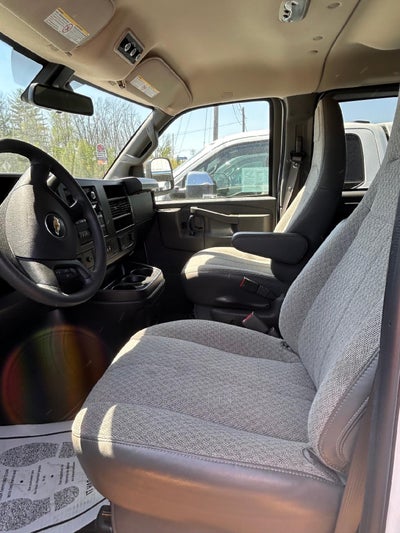 2025 Chevrolet Express Passenger 1LT