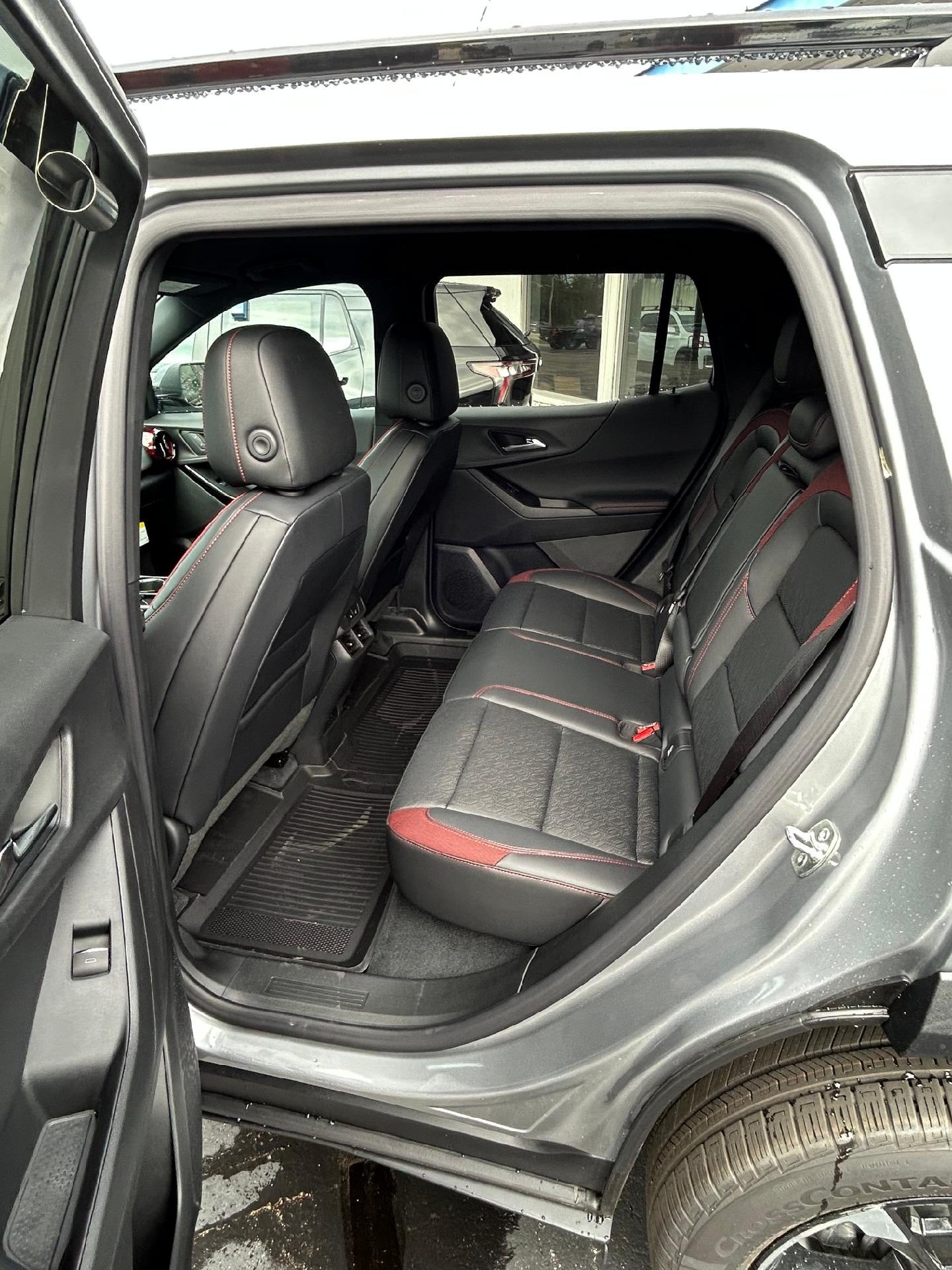 2027 Chevrolet Equinox RS - Photo 6
